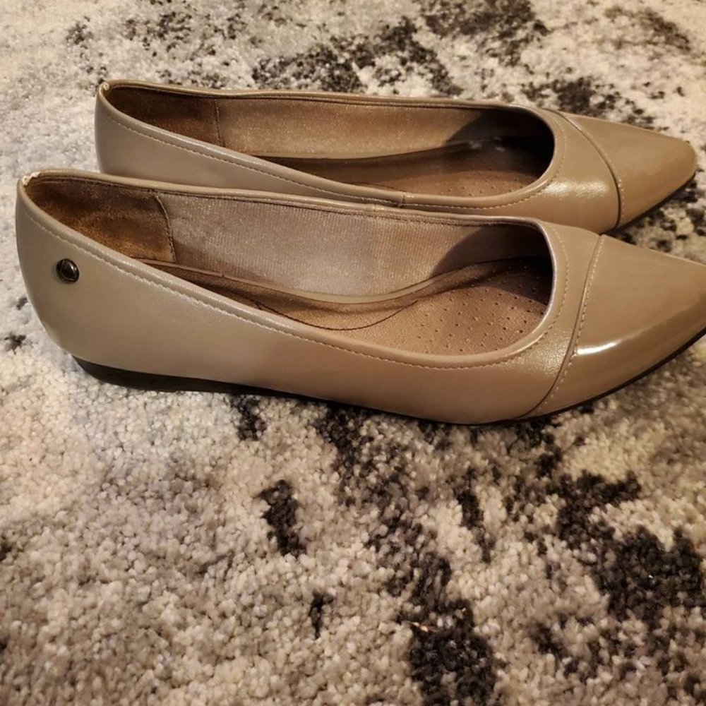 Nude Flats - Picture 2 of 4